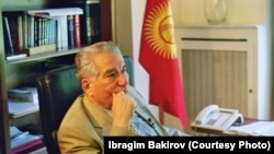 Чыңгыз Айтматов.