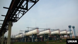 Без постачання нафтопродуктів Кременчуцький нафтопереробний завод (на фото) не зможе збільшити обсяги переробки нафти в разі зупинення постачання нафтопродуктів із Росії, заявили в «Укртатнафті»