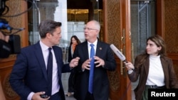 პრეზიდენტ პუტინის სპეციალური წარმომადგენელი კირილ დმიტრიევი (ცენტრში) 18 თებერვალს საუდის არაბეთში მონაწილეობდა რუსეთისა და აშშ-ის დელეგაციების შეხვედრაში.