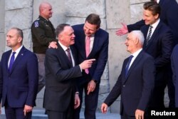 Міністр оборони Канади Девід Макгінті, міністр оборони Фінляндії Антті Хакканен, міністр оборони Болгарії Атанас Запрянов та міністр оборони Естонії Ганно Певкур у день зустрічі міністрів оборони НАТО в штаб-квартирі Альянсу в Брюсселі, Бельгія, 5 червня 2025 року