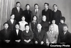 Тарыхчы окутуучулардын тобу. 1970-жж. башы.