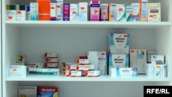 Врачу запрещено выписывать рецепт на фирменном бланке какой-либо фармацевтической компании