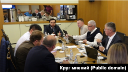 Круглый стол в Алматы «Санкции в отношении России и экономики стран Центральной Азии». Его модератором был Виктор Луковенко