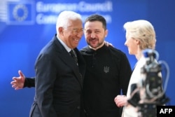 Президент Європейської Ради Антоніо Кошта, президентка Єврокомісії Урсула фон дер Ляєн вітають президента України Володимира Зеленського на спецзасіданні Євроради для обговорення подальшої підтримки України. Брюссель, 6 березня 2025 року