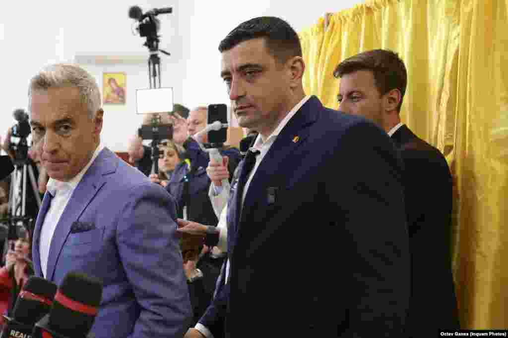 Candidatul AUR la alegerile prezidențiale, George Simion, a venit la vot împreună cu fostul candidat la alegerile anulate din 2024, Călin Georgescu. Cei doi au votat la o școală din Mogoșoaia.Călin Georgescu a criticat din nou anularea alegerilor din noiembrie. George Simion a declarat că „Am votat Călin Georgescu”.„Suntem aici cu o singură misiune. Revenirea la ordinea constituțională, la democrație [...] Suntem aici cu o singură dorință, să facem dreptate pentru România”, a declarat liderul AUR.Georgescu a spus că a venit nu ca să legitimeze aceste alegeri și că a votat „pentru turul doi înapoi”.