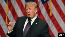 رئیس‌جمهوری آمریکا طی یک هفته گذشته تقریبا هر روز در پیام‌های توئیتری حمایت خود را از اعتراض‌های مردم ایران اعلام کرده است.