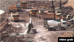 На стройплощадке Рогунской ГЭС. Архивное фото