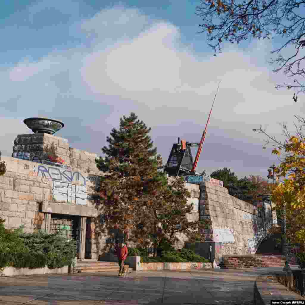 Памятник Сталину, лето 1960 года. Монумент из гранита и бетона стоял в Праге с 1955 по 1962 год. Его взорвали и превратили в щебень в ходе кампании по &laquo;десталинизации&raquo;, охватившей тогда СССР. На этом месте теперь стоит гигантский метроном