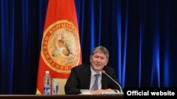 Прошлогодний Атамбаев казался более энергичным и позитивно заряженным.