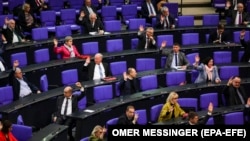 Întrunire a Bundestagului, martie 2020