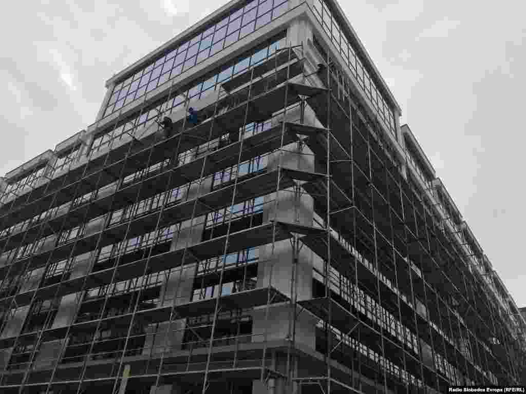 Освен на улицата 8 ударна бригада, зафаќа и дел од улицата Максим Горки.&nbsp;