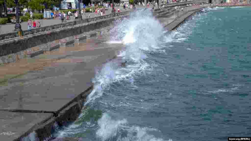 Yaltada bir qaç künden berli furtunalı