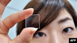 Кварц минералынан алынган айнек. Жапония