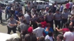 Qanlıgöldə qarşıdurma. Sakinlər yolu bağladı