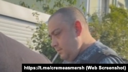 Житель Алушти Ігор Качурець на фрагменті оперативного відео ФСБ, опублікованому в телеграм-каналі «Крымский СМЕРШ»