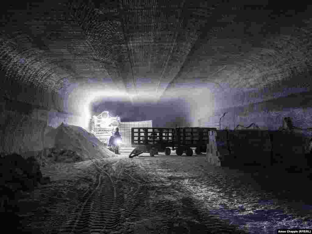 Pe lângă faptul că vinde sare atât pentru alimente, cât și pentru industria grea, mina Artiomsol comercializează rapid și un produs de sare neobișnuit.