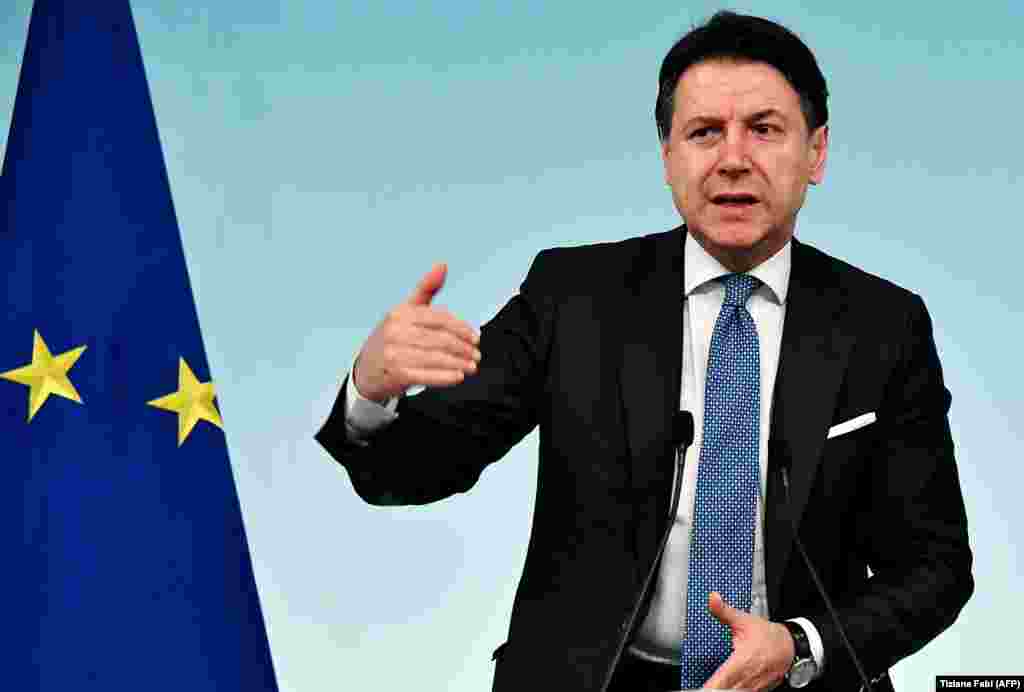 &laquo;Я сиджу вдома&raquo; &ndash; так прем'єр-міністр Італії Джузеппе Конте охарактеризував закон, ухвалений ним у понеділок увечері. Політик фактично помістив усю країну під карантин