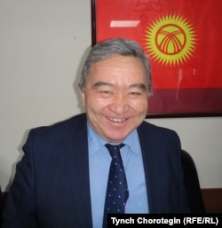 КР УИАсынын Тарых жана маданий мурас институтунун азыркы жетекчиси Абылабек Асанканов. 25.11.16.