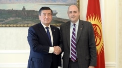 Кыргызстандын президенти Сооронбай Жээнбеков менен «Эркин Европа/Азаттык» радиосунун президенти Жейми Флай. 29-август, 2019-жыл.