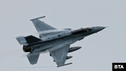 România va primi 18 avioane de luptă F-16 din Olanda.
