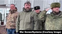 General-locotenentul Vladimir Alekseiev, șeful adjunct al GRU (în centru, în rândul doi) și Alexei Kondratiev, fost colonel GRU, actualmente primar al orașului Tambov (primul in dreapta) la un congres al Dobrokor, în Mariupol, în 2023