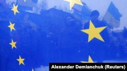 Жителі окупованої частини півдня України виїжджають також до анексованого Криму, а звідти – до ЄС