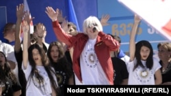 Бера Иванишвили на акции «Грузинской мечты», 27 мая 2012 г.