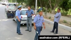 Aşgabat, saklanan sürüji düzgüni bozmandygyny aýdýar. Arhiw suraty