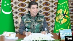Türkmenistanyň prezidenti Gurbanguly Berdimuhamedow howpsuzlyk ýygnagyny geçirýär. Arhiwden alnan surat