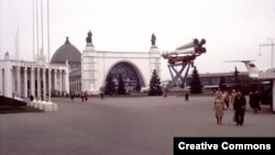 СССР давридаги Халқ хўжалиги ютуқлари кўргазмасининг (ВДНХ) "Космос" павилони, 1980 йил.