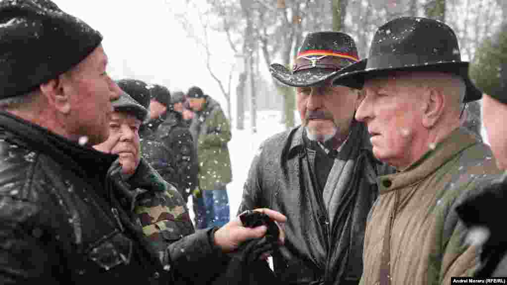 În semn de solidaritate, 351 de persoane cu dizabilități cauzate de război și membri ai familiilor acestora au primit un ajutor material suplimentar de 1.000 de lei, oferit în contextul zilei de 2 martie.