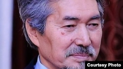 Автор книги «От детдома до Олимпийских игр» Темирбек Маматканов.