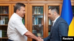 Український екпрезидент, який втік до Росії, Віктор Янукович із Андрієм Портновим