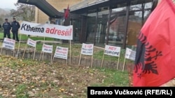 Pasivizimi i adresave është një çështje për të cilën shqiptarët në jug të Serbisë janë ankuar vazhdimisht dhe kanë dalë në rrugë për të protestuar.