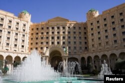 Vedere spre hotelul Ritz-Carlton din Riad, unde au avut loc convorbirile dintre SUA și Rusia, pe 24 martie 2025