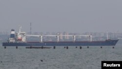 Корабът "Разони" отплава от Одеса към Истанбул, където се очаква да пристигне във вторник.