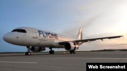 Avionul companiei FlyOne la Aeroportul Internațional Chișinău.