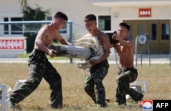 І хоча армія КНДР має спецнац (на фото в КНДР), однак на підмогу Росії в її агресії проти України Пхеньян надсилає непідготовлених, недосвідчених солдатів із застарілим оснащенням
