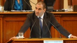 3 декември 2010 г. Цветан Цветанов чете от парламентарната трибуна протоколи от СРС-та по случая с "бебето във фризера"