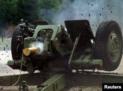 პირველი 122 მმ-იანი ჰაუბიცა ბოსნიის არმიისთვის აშშ-ის მიერ დაფინანსებული „წვრთნისა და აღჭურვის“ პროგრამის ფარგლებში 1997 წელს ბოსნიის ქალაქ ნოვი-ტრავნიკში დამზადდა.