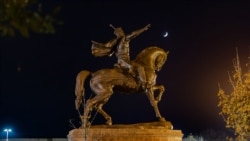 بنای یادبود تیمورلنگ، فاتح قرن چهاردهمی، در تاشکند