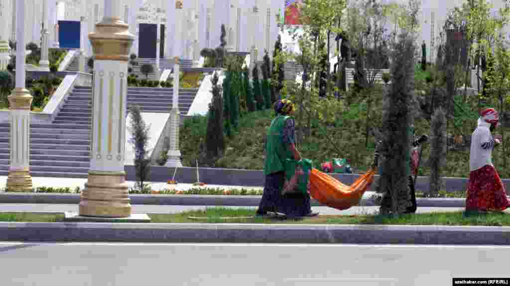 2014-nji ýylyň noýabr aýynda gurluşygy başlanan "Arkadag" seýilgähini ýerli gurluşykçylar gurdular.