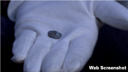 Обратная сторона пантикапейского триобола, где сохранился оттиск инструмента