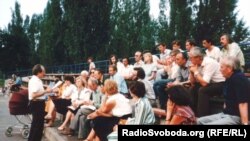 Архівна фотографія. Установчі збори Київської філії УГС. Вячеслав Чорновіл зачитує Декларацію принципів УГС. Фото Олеся Шевченка