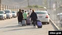 له ایرانه خلک ګاونډي ارمینیا ته پر لاره دي.