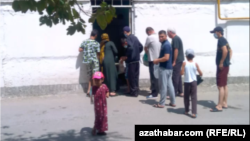 Очередь за хлебом, Туркменистан (иллюстративное фото)  