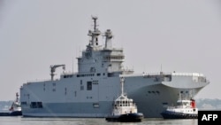 Один із французьких військових кораблів «Містраль», який так і не був переданий Росії через її анексію Криму. Архівне фото, 16 березня 2015 року, порт Сен-Назер, захід Франції