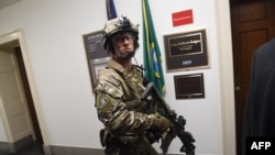 Представител на тактическия екип SWAT на ФБР 