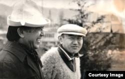 Кеңеш Жусупов менен Салижан Жигитов (оңдо). 