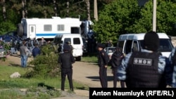 Российские силовики во время обысков в Крыму, архив